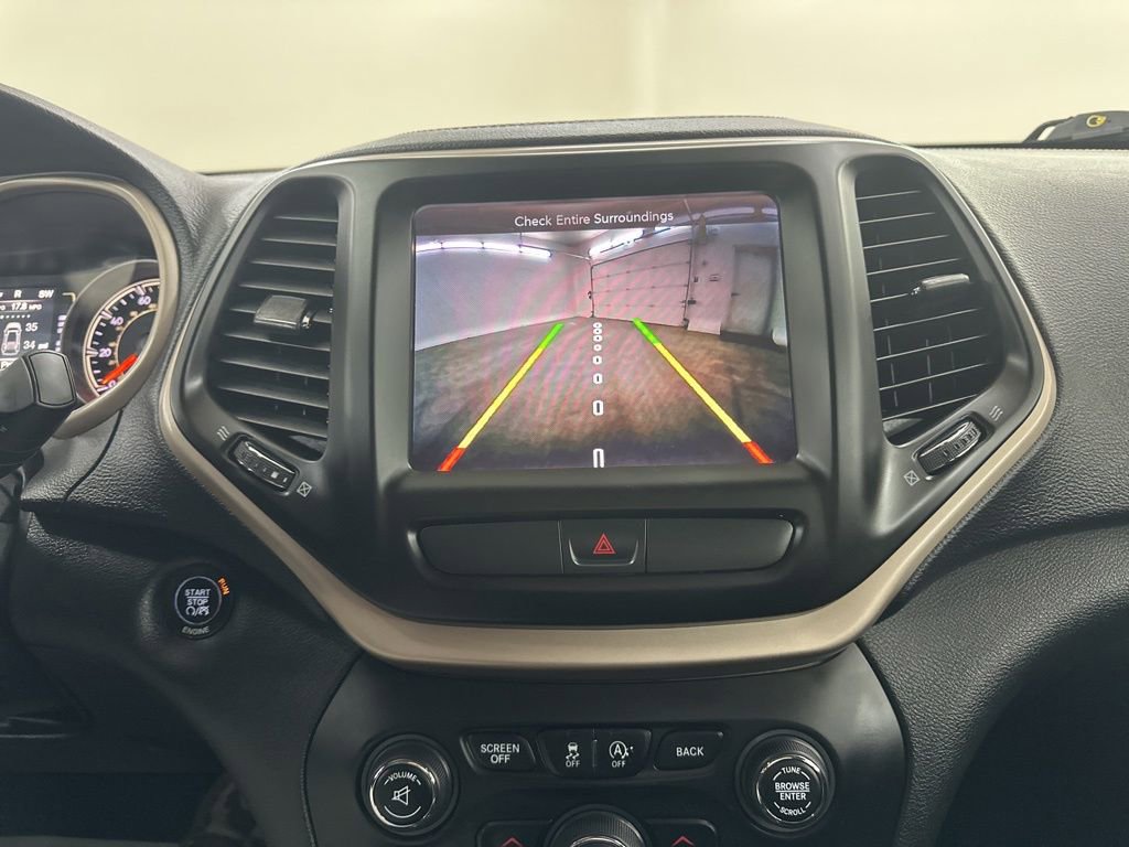 Used 2015 Jeep Cherokee Latitude w/ Comfort/Convenience Group image 41