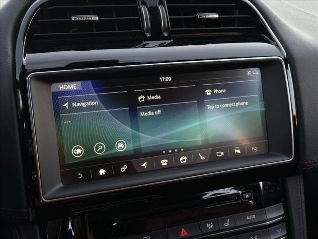 Used 2018 Jaguar F-PACE S image 11