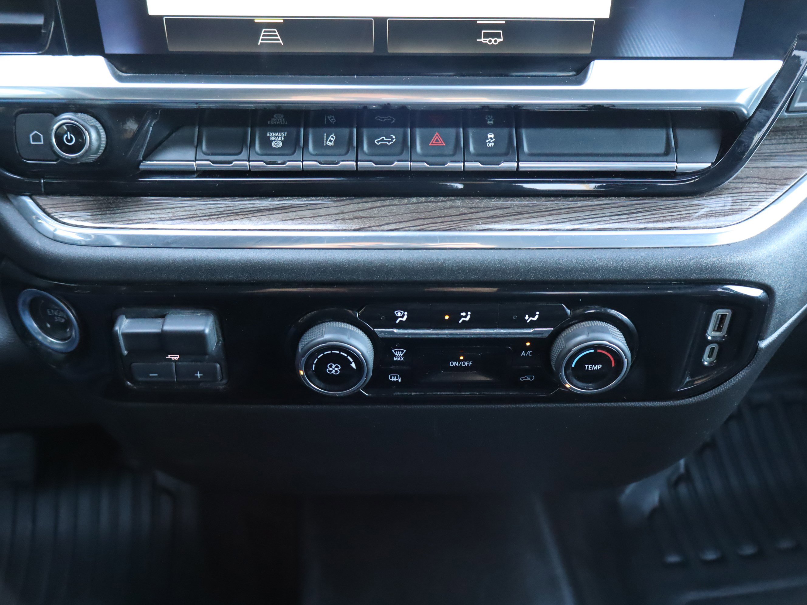 Used 2024 Chevrolet Silverado 3500 LT AWD/4WD image 30