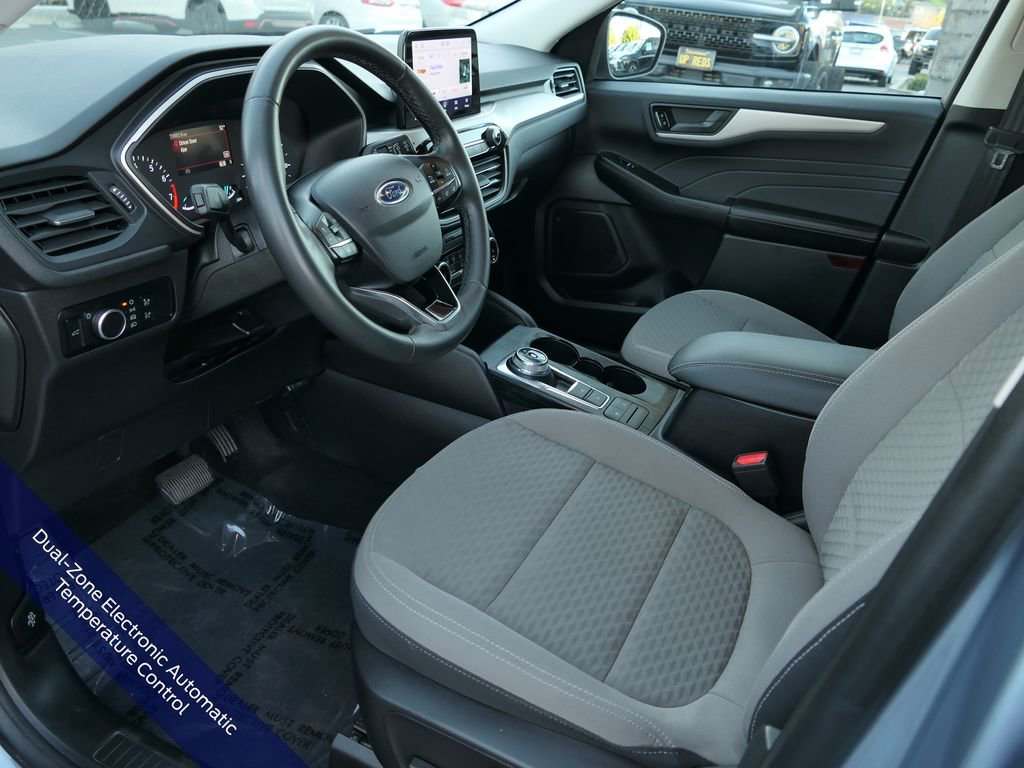 Used 2022 Ford Escape SE w/ SE Sport Appearance Package image 13