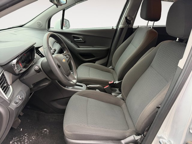 Certified 2022 Chevrolet Trax LS w/ Tint and Cruise Package image 9
