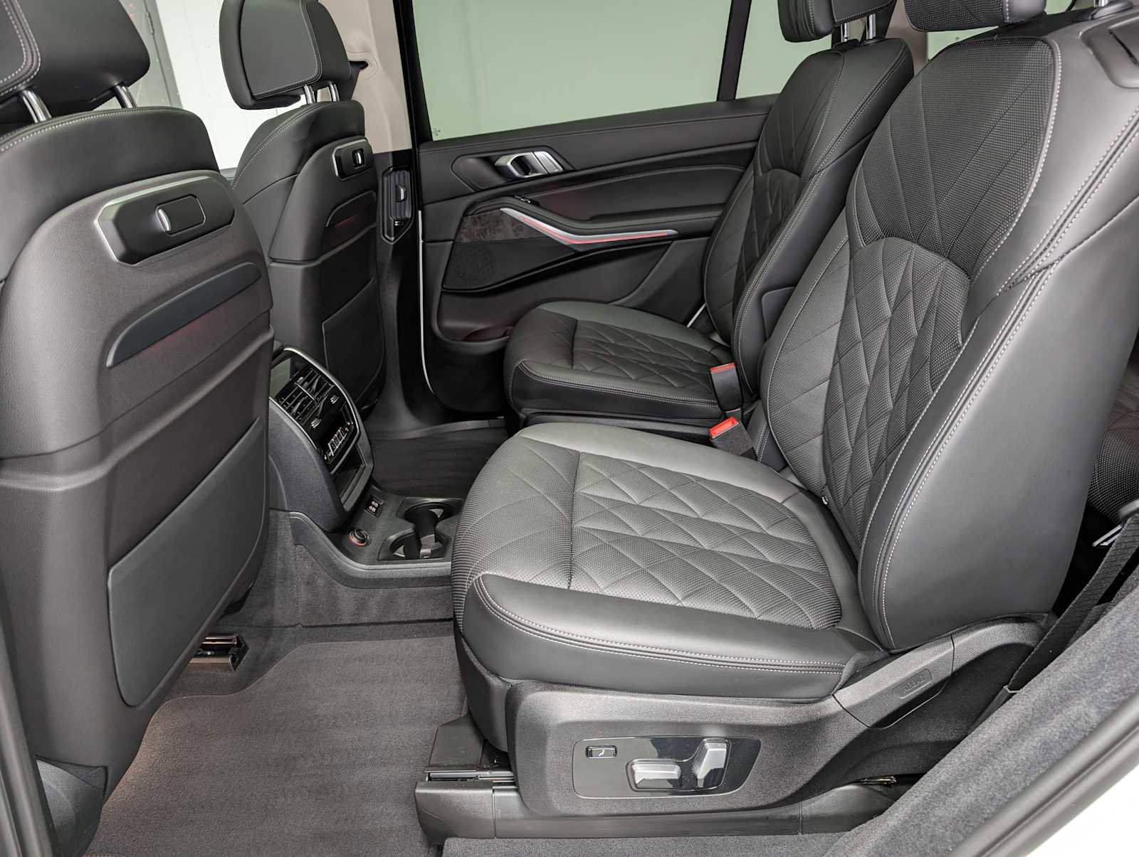 Used 2023 BMW X7 xDrive40i w/ Climate Comfort Package image 22