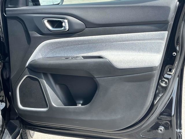 Used 2023 Jeep Compass Latitude image 25