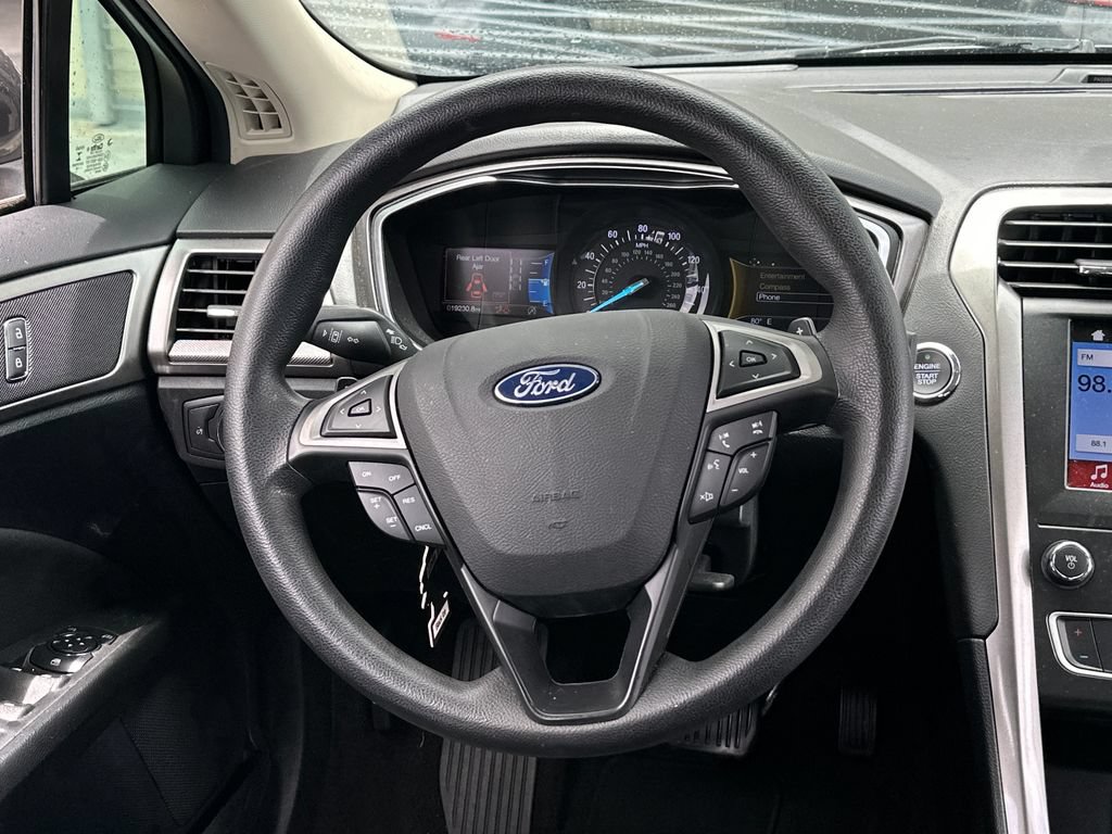 Used 2019 Ford Fusion SE FWD image 18