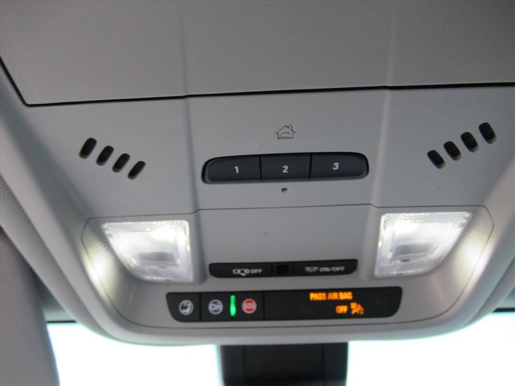Used 2023 GMC Terrain SLT w/ Infotainment Package II FWD image 28
