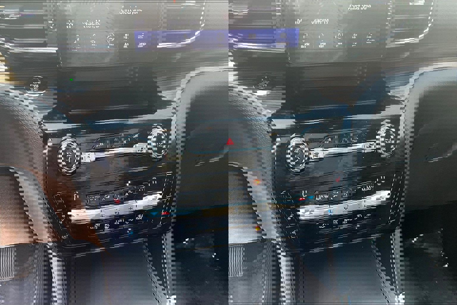 Used 2021 Ford Explorer Limited w/ Equipment Group 301A image 39