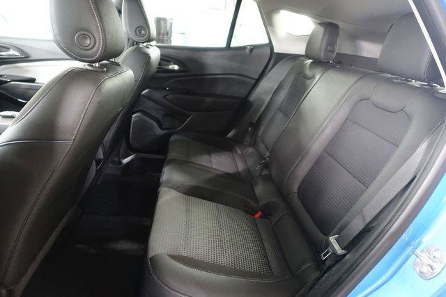 Used 2025 Chevrolet Trax LT FWD image 19