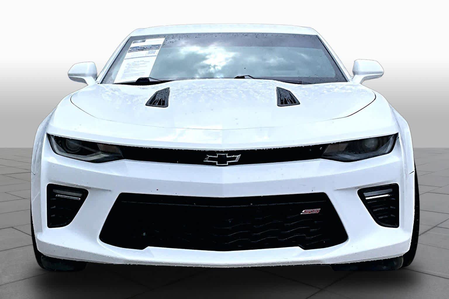 Used 2018 Chevrolet Camaro SS RWD image 4