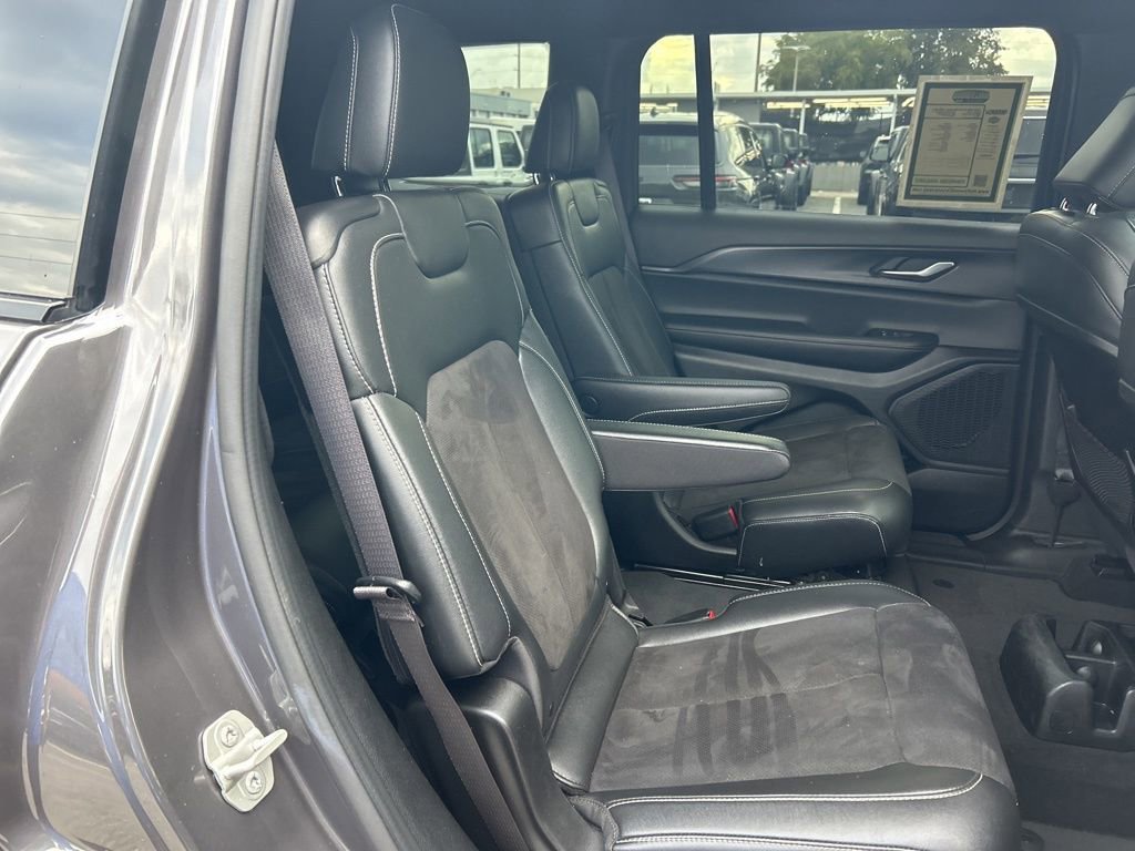 Used 2024 Jeep Grand Cherokee L Altitude AWD/4WD image 28