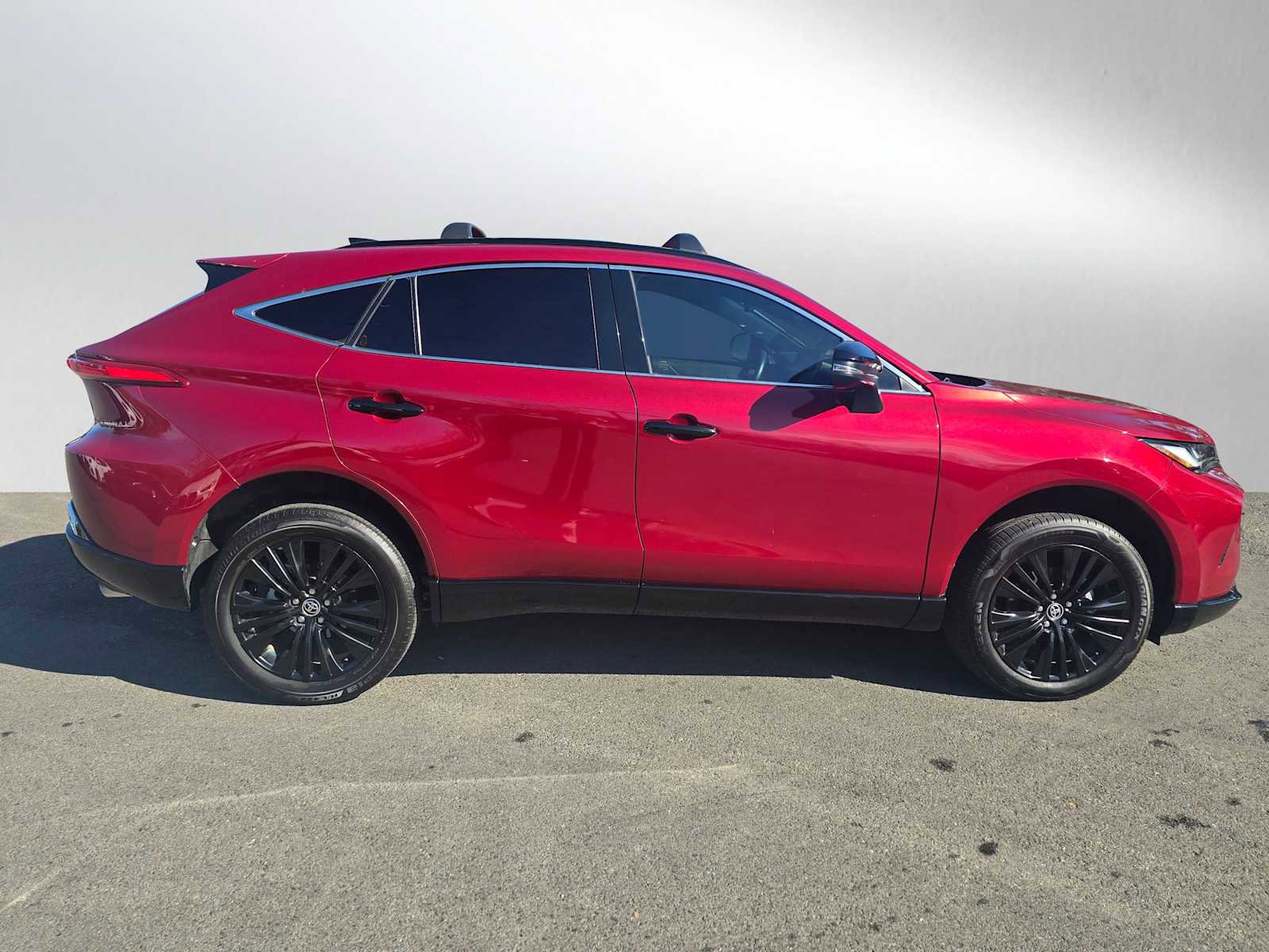 Used 2023 Toyota Venza Nightshade image 2