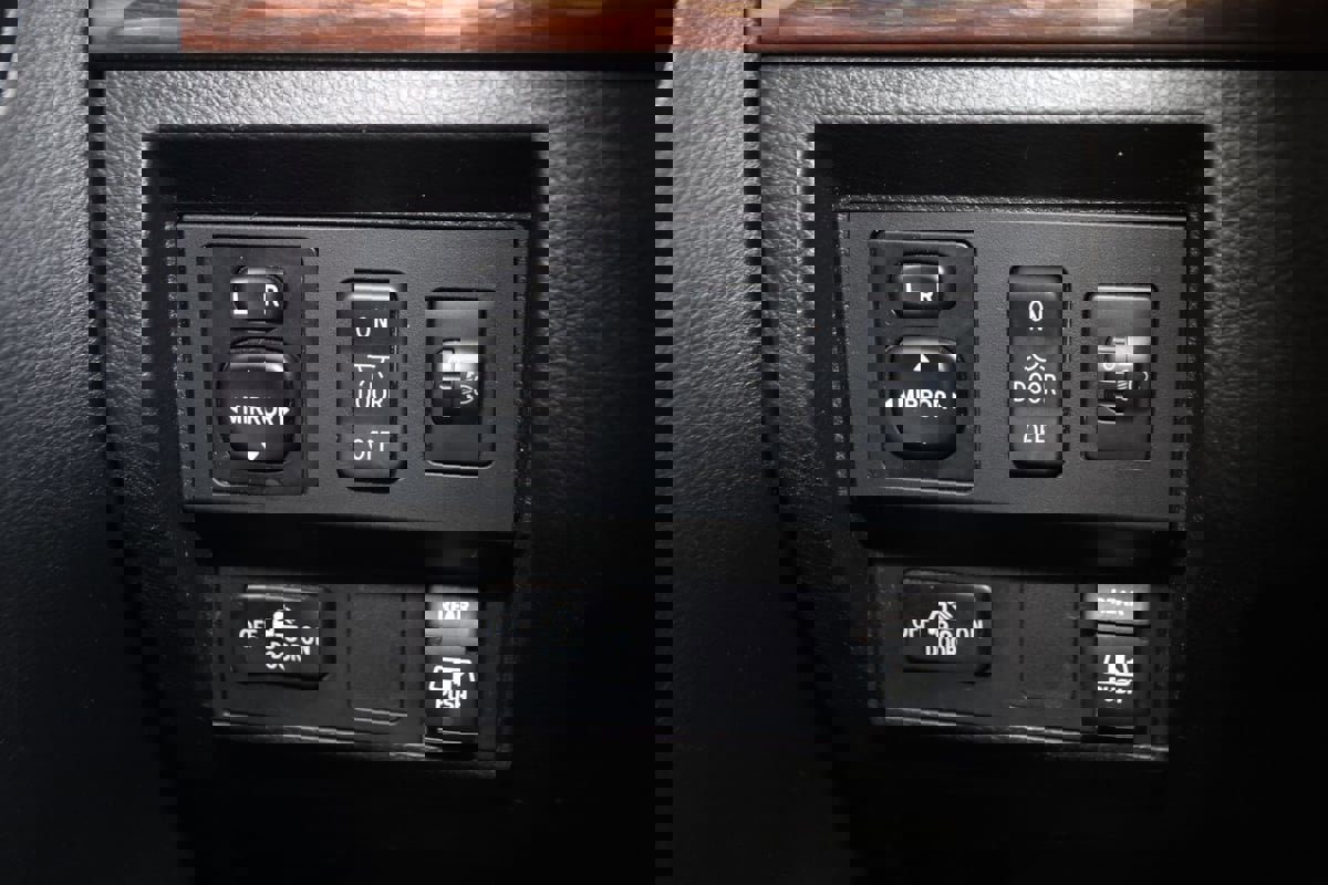 Used 2014 Toyota Tundra Limited w/ Limited Premium Package image 28