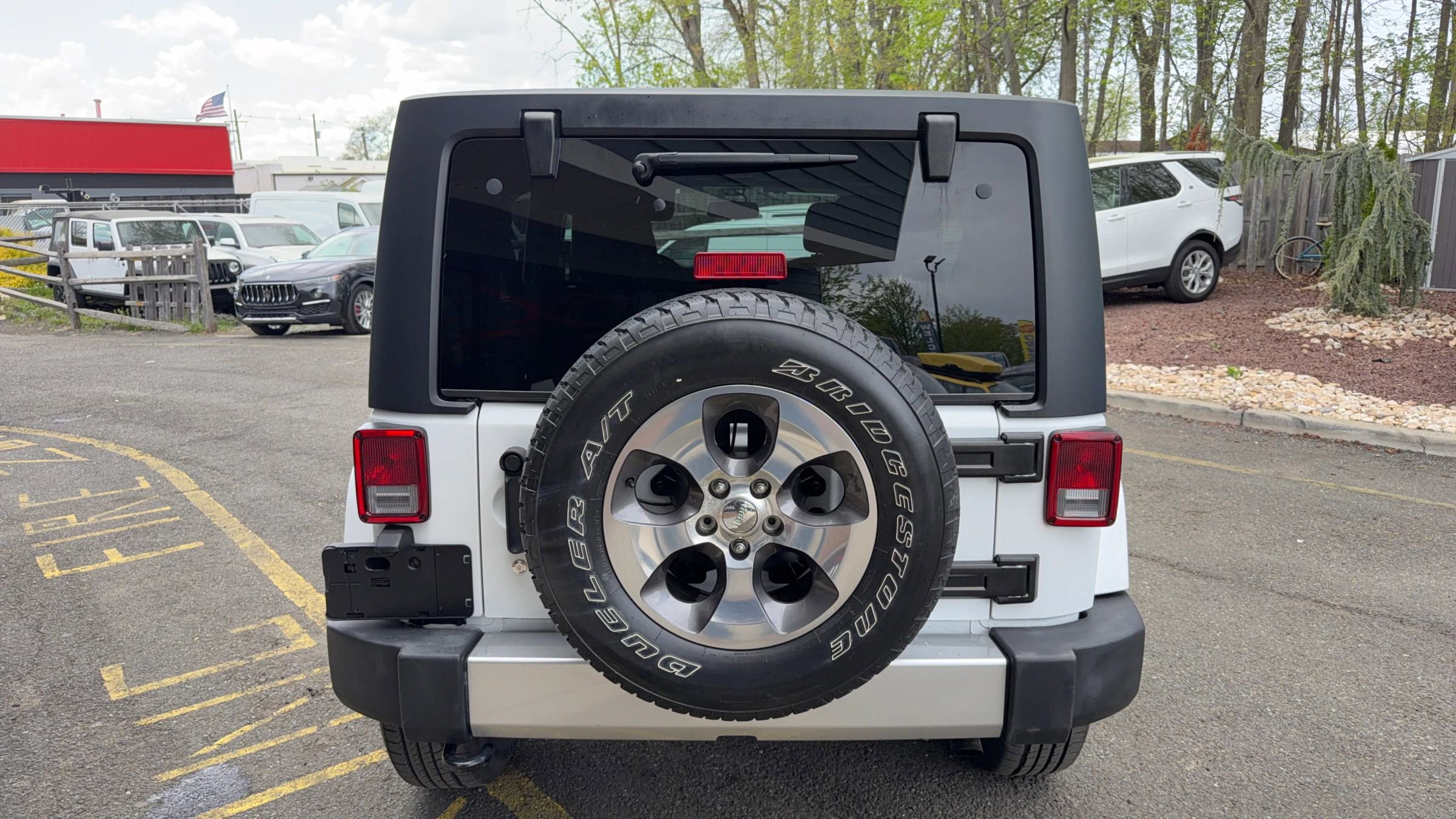 Used 2018 Jeep Wrangler Unlimited Sahara w/ Connectivity Group AWD/4WD image 6