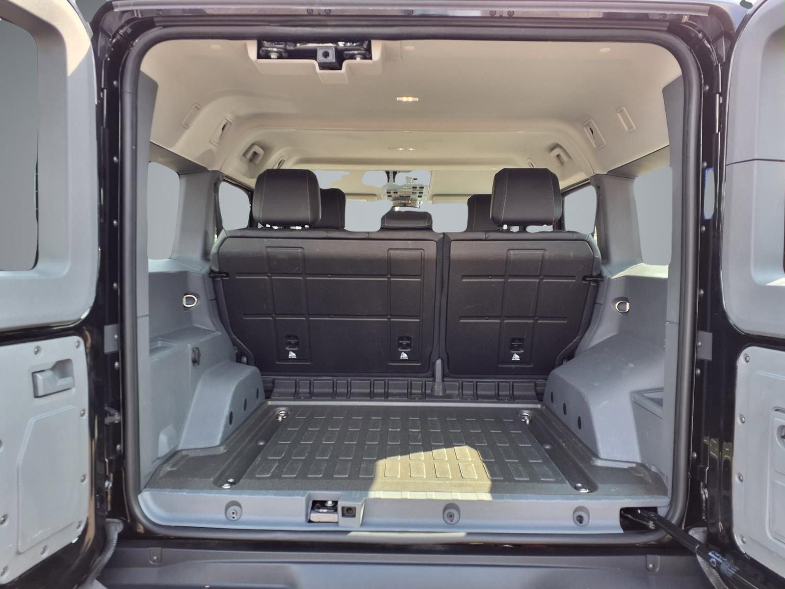 Used 2024 INEOS Grenadier Fieldmaster Edition image 12