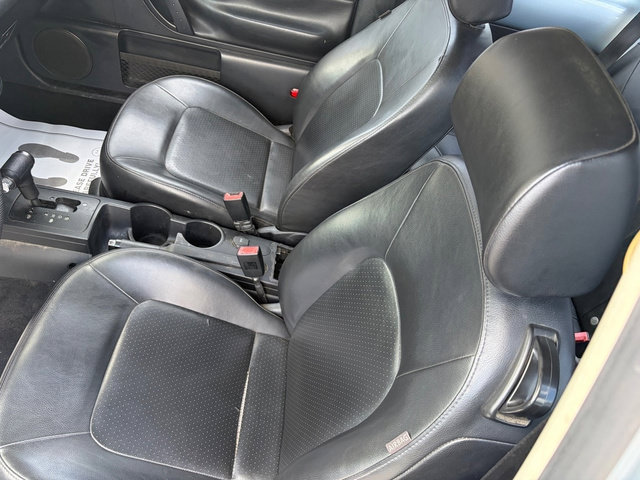Used 2010 Volkswagen Beetle Coupe FWD image 12