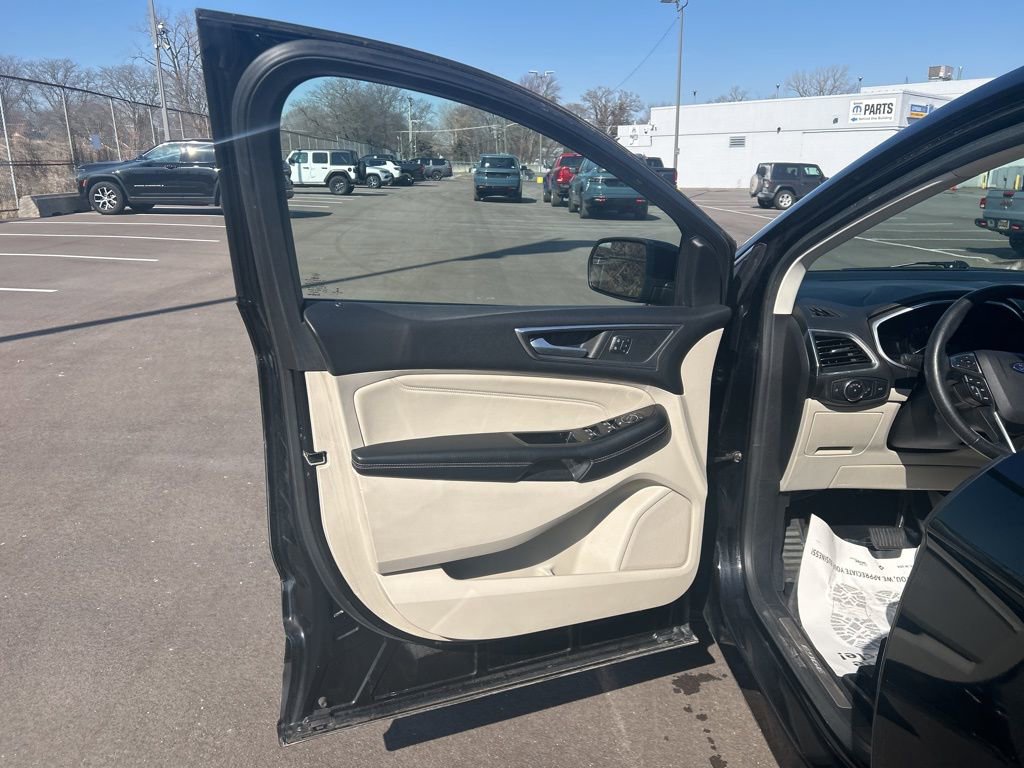 Used 2018 Ford Edge Titanium w/ Equipment Group 301A image 14