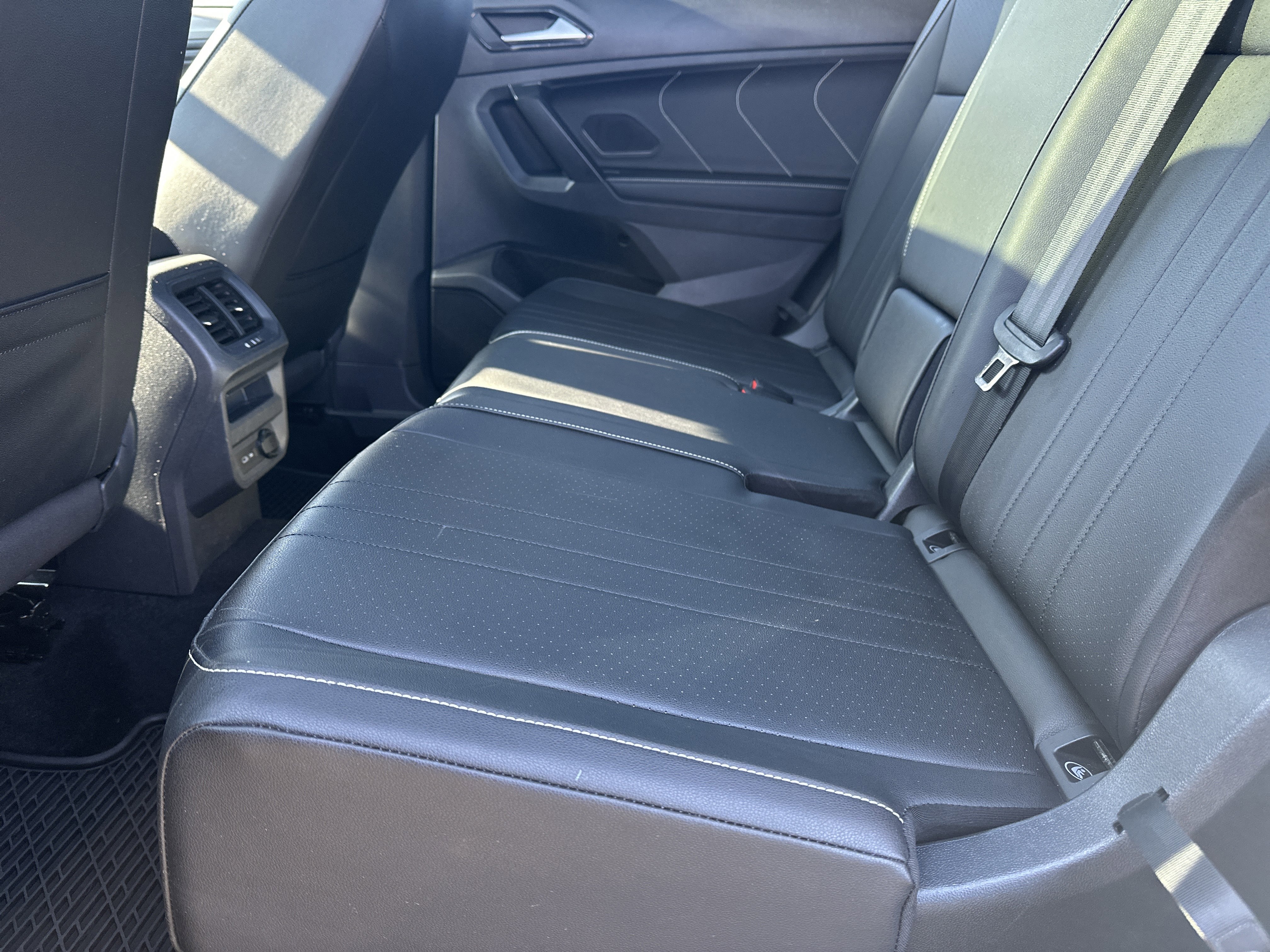 Used 2023 Volkswagen Tiguan SE R-Line image 21