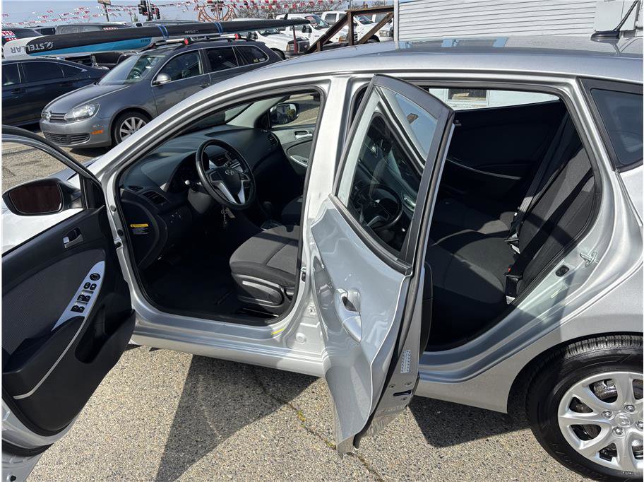 Used 2013 Hyundai Accent GS image 9