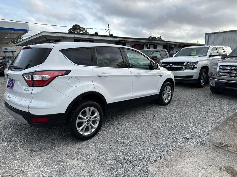 Used 2017 Ford Escape SE image 4