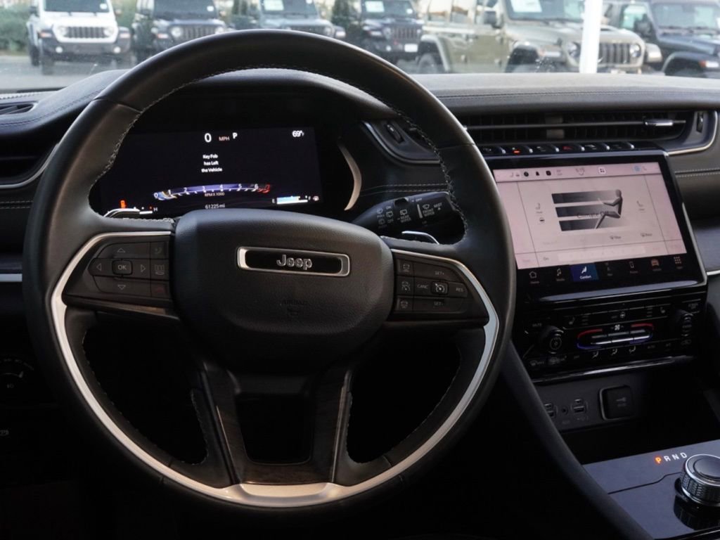 Used 2023 Jeep Grand Cherokee Limited image 25