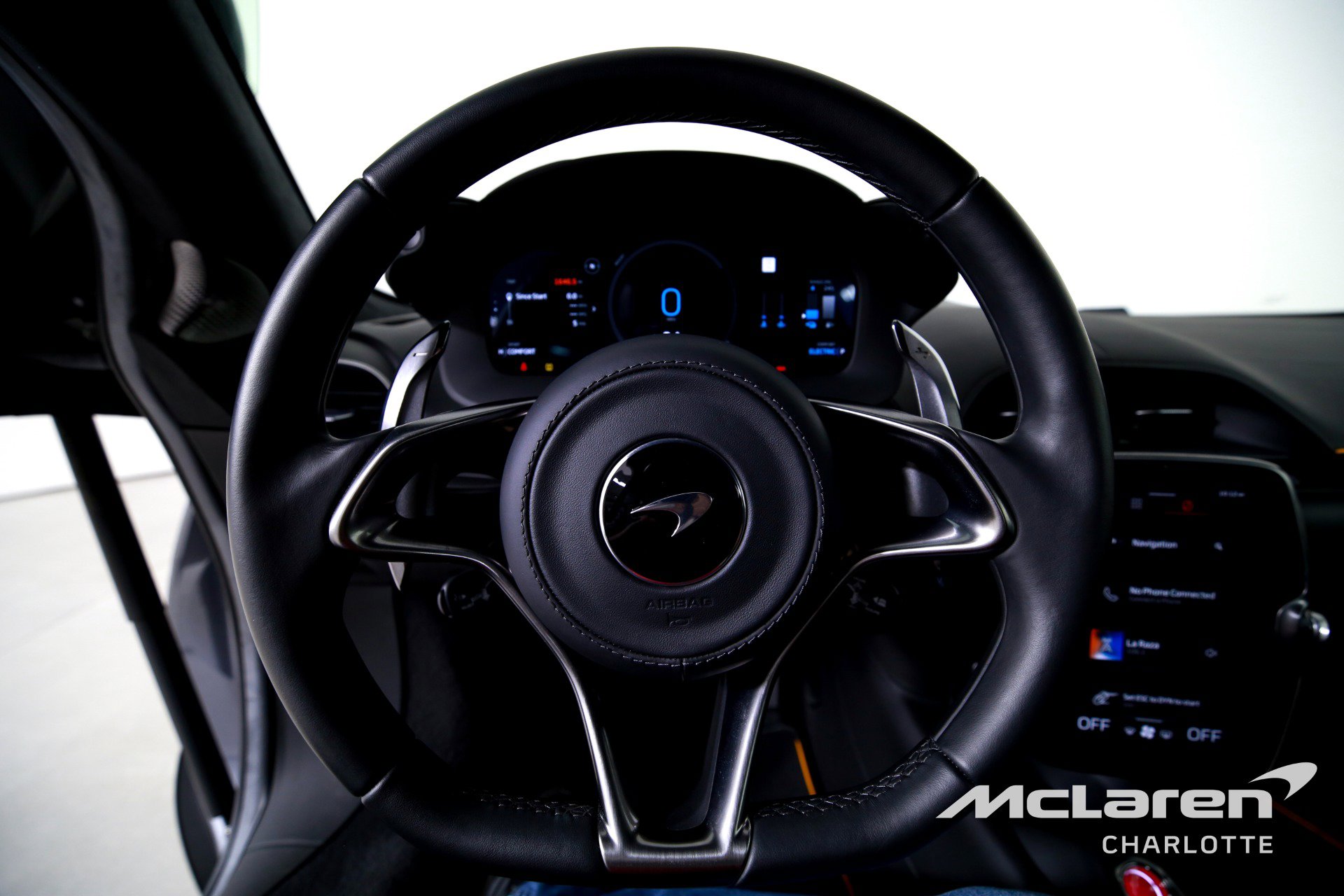 Used 2023 McLaren Artura image 15