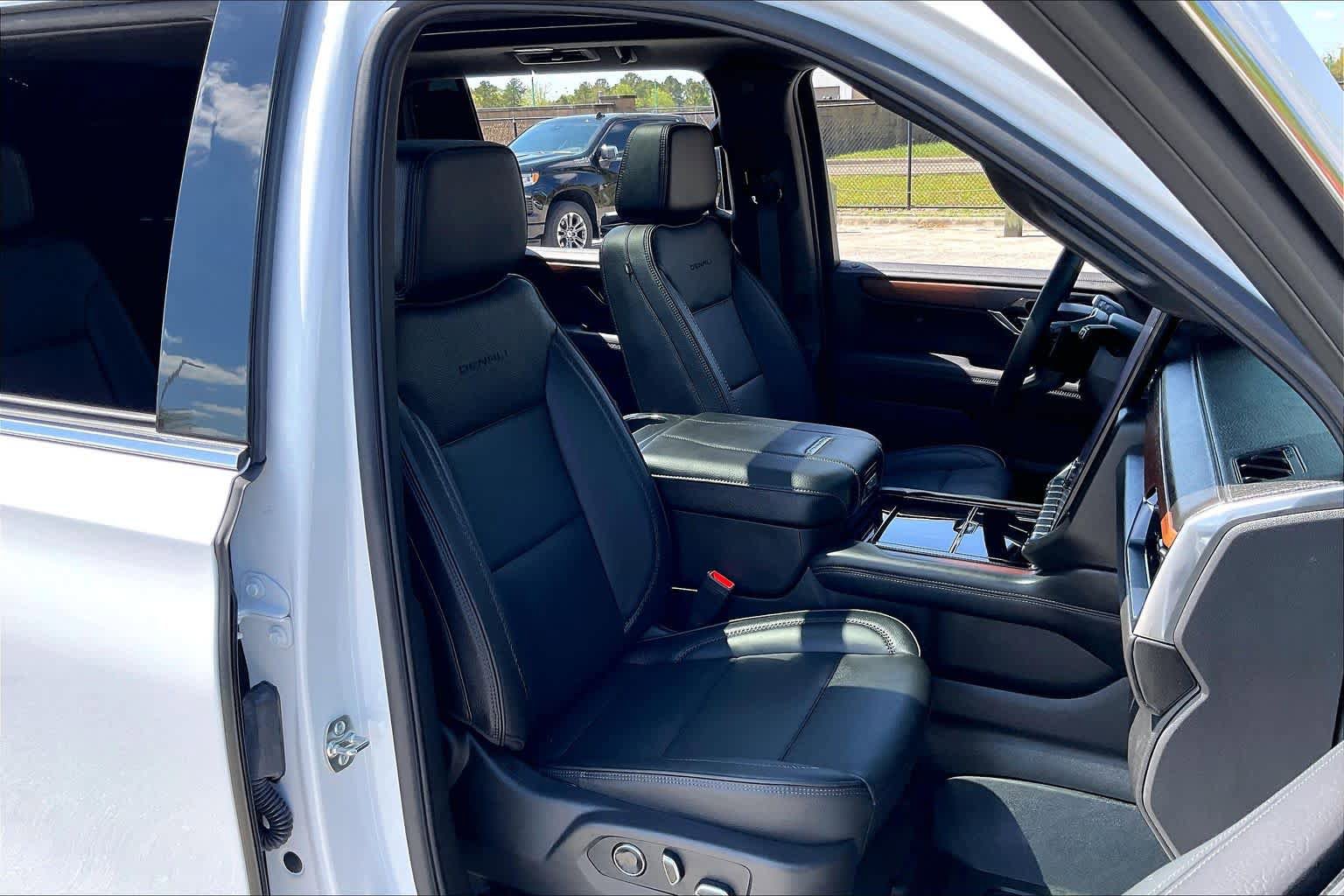 Used 2026 GMC Yukon XL Denali w/ Sun & Power Step Package RWD image 9