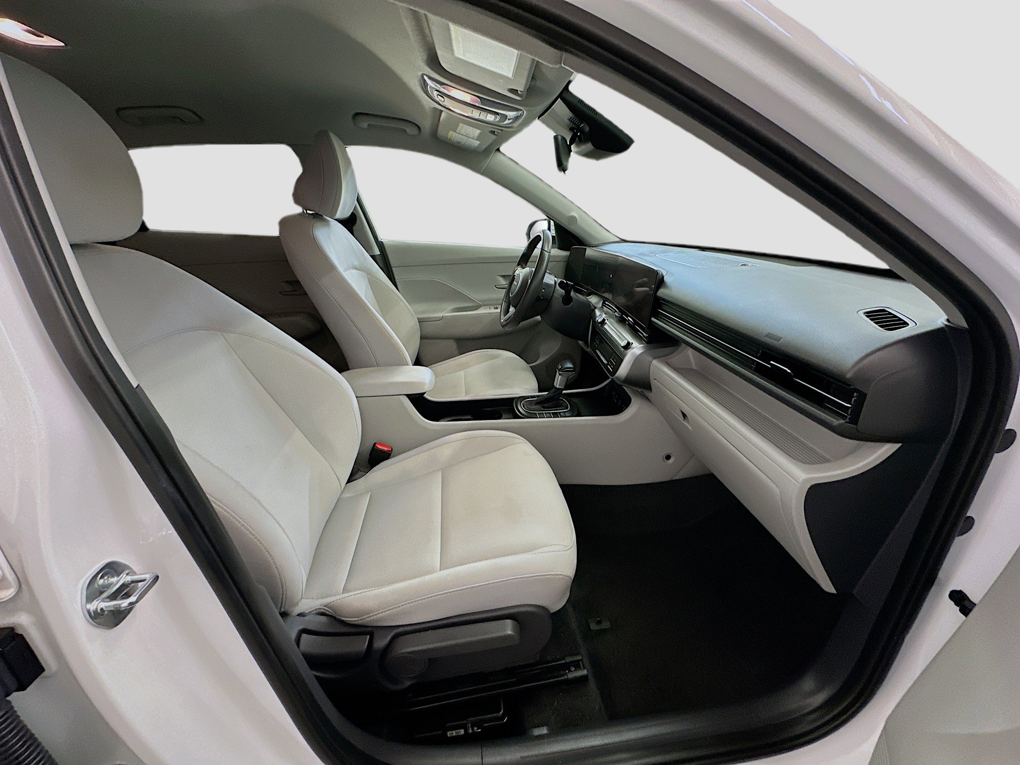 Used 2025 Hyundai Kona SEL image 32