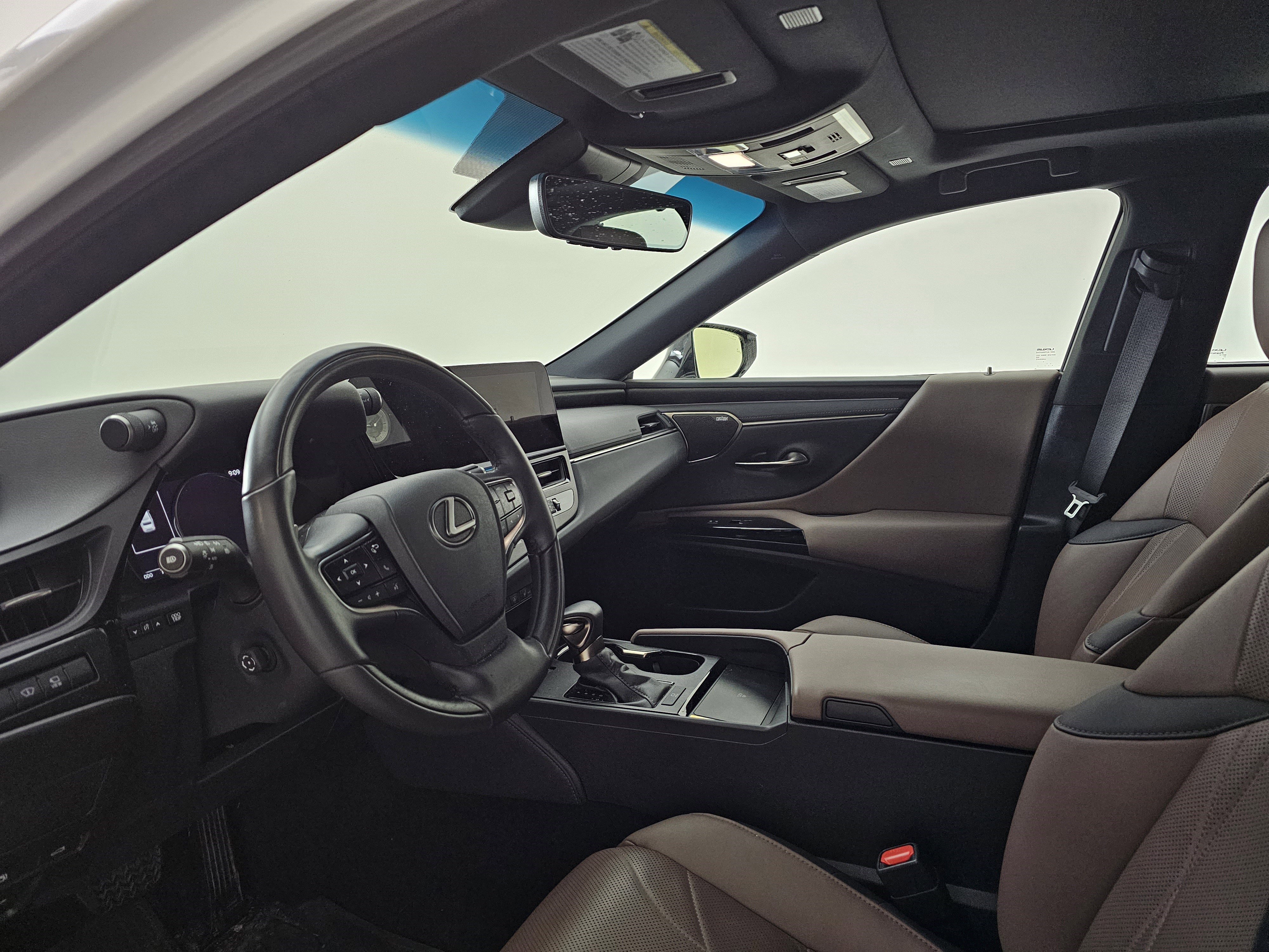 Used 2024 Lexus ES 350 Ultra Luxury w/ Accessory Package (Z1) image 7