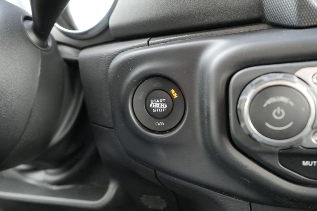 Used 2023 Jeep Wrangler Unlimited Sahara image 30