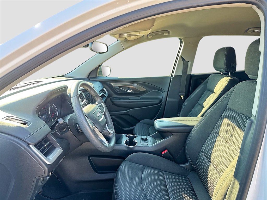 Used 2024 GMC Terrain SLE w/ Driver Convenience Package image 10