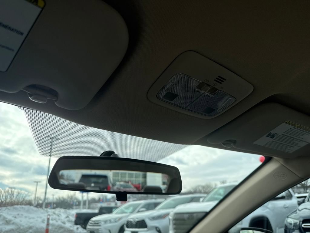 Used 2015 Toyota Corolla LE image 31