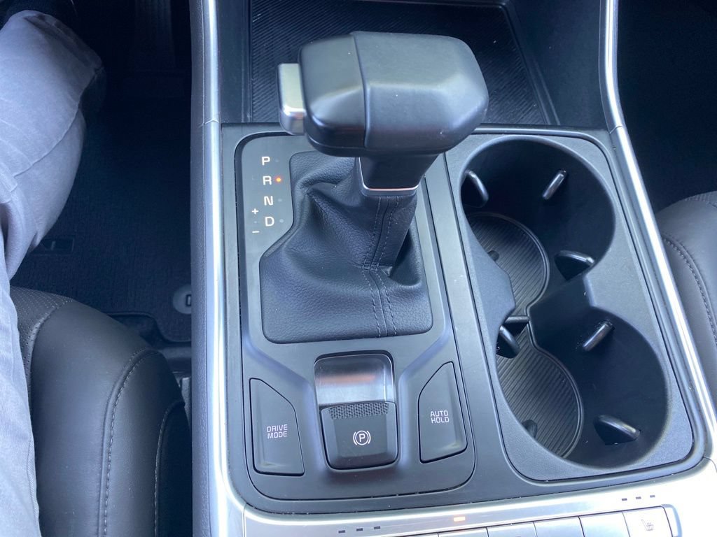 Used 2025 Kia Carnival FWD image 19