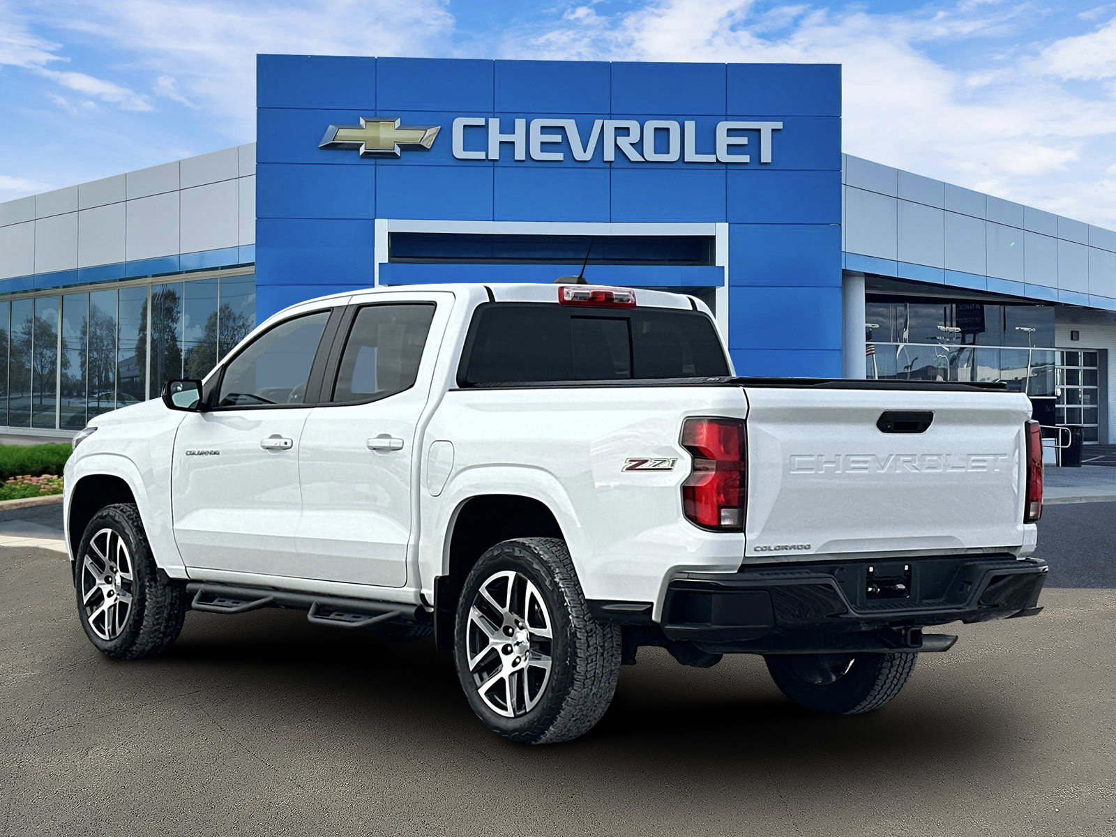 Used 2023 Chevrolet Colorado Z71 w/ Z71 Convenience Package 2 image 4