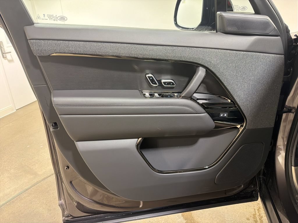 New 2026 Land Rover Range Rover Sport Dynamic SE AWD/4WD image 9