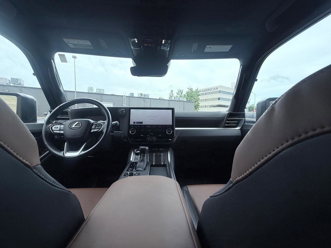 Used 2025 Lexus GX 550 w/ Accessory Package (2T) AWD/4WD image 14