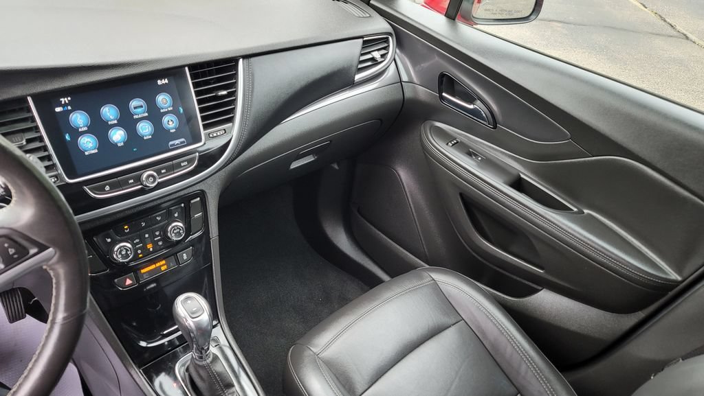 Used 2019 Buick Encore Essence w/ LPO, Road Trip Package FWD image 23