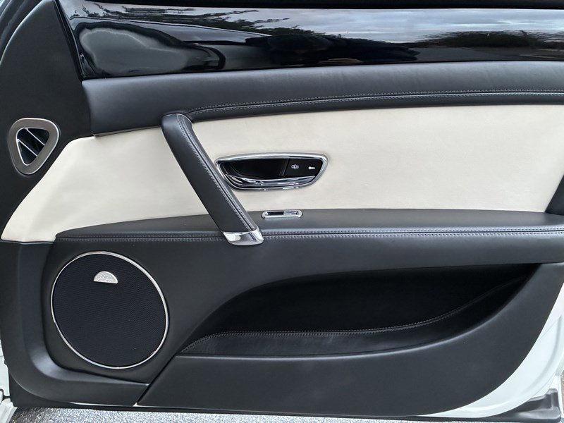Used 2015 Bentley Flying Spur V8 image 37