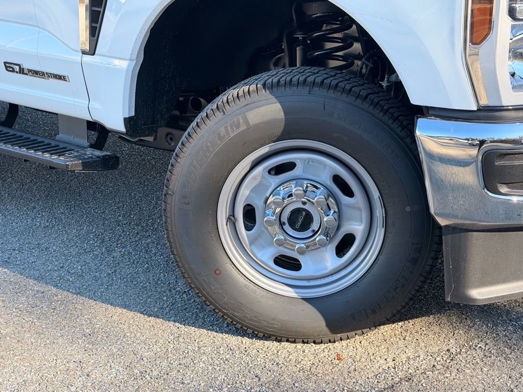 New 2025 Ford F350 XL w/ XL Chrome Package AWD/4WD image 17