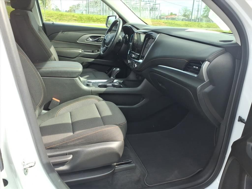 Used 2020 Chevrolet Traverse LT image 10