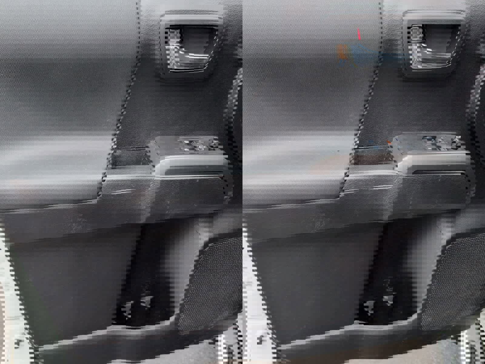 Used 2020 Toyota Tacoma TRD Sport image 11