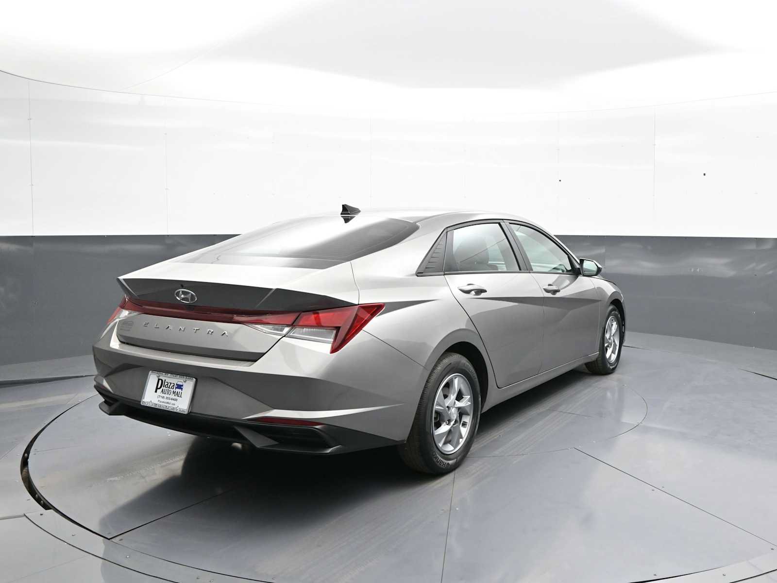 Certified 2023 Hyundai Elantra SE FWD image 6