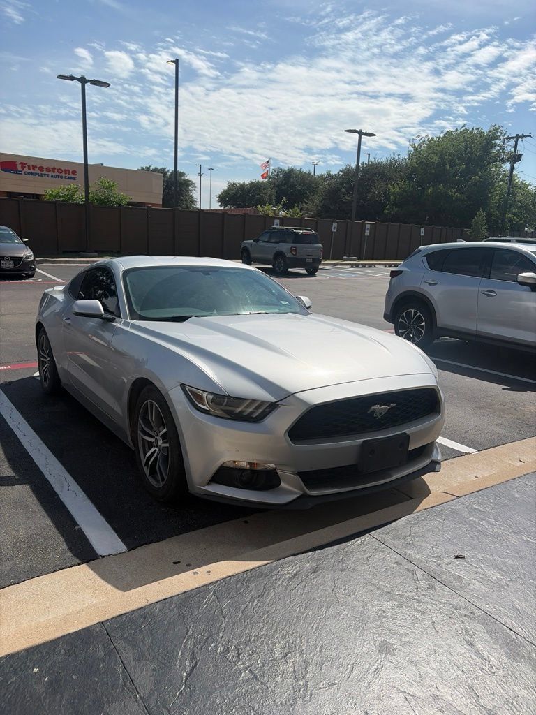 Used 2017 Ford Mustang Premium RWD image 3