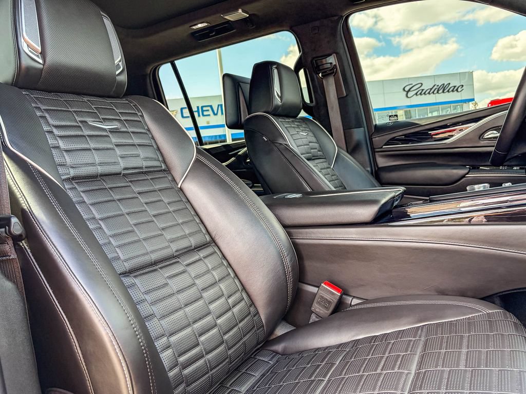 Used 2024 Cadillac Escalade ESV V AWD/4WD image 37
