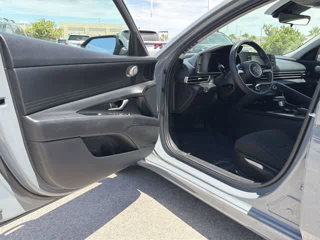 Certified 2022 Hyundai Elantra SEL FWD image 10
