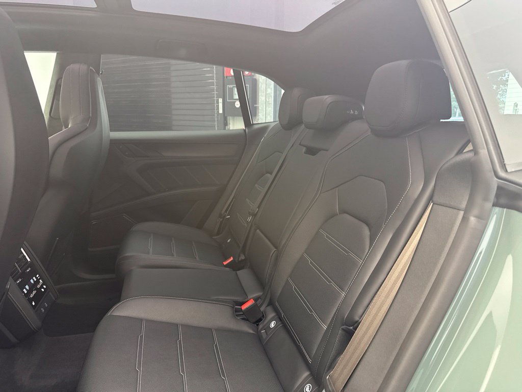 New 2026 Porsche Cayenne Turbo AWD/4WD image 10