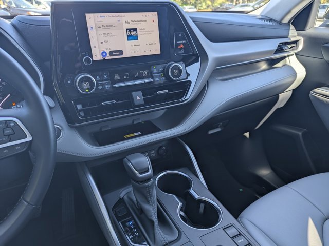 Used 2023 Toyota Highlander XLE image 25