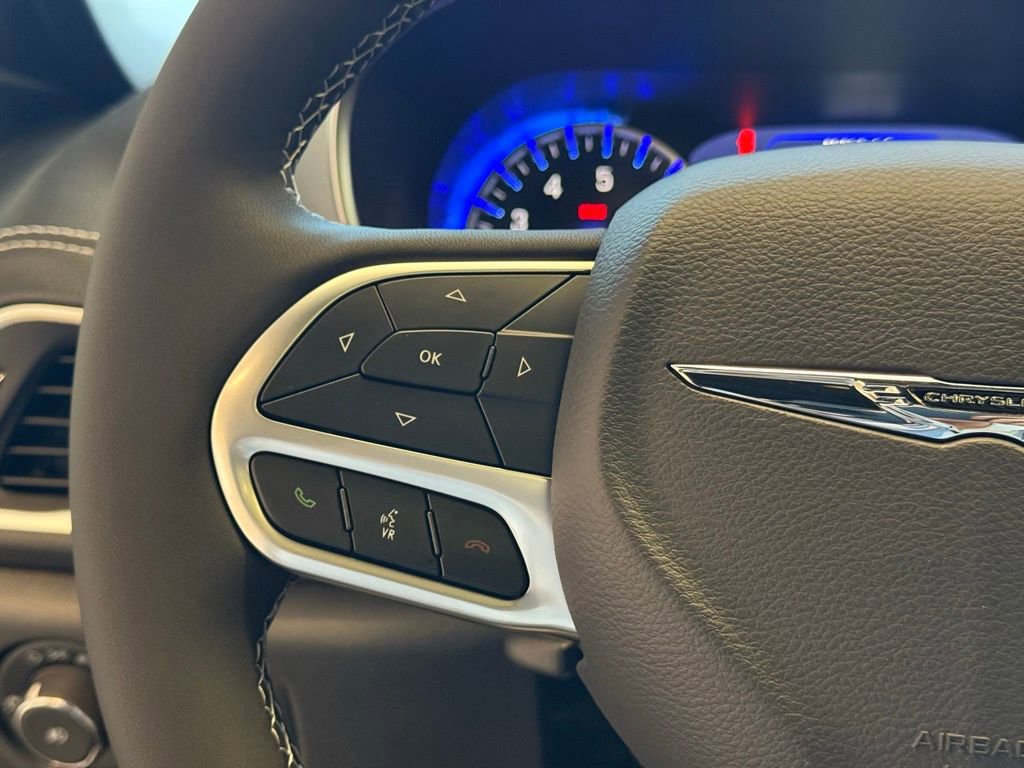 New 2026 Chrysler Pacifica Limited image 28