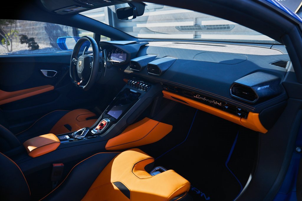 Used 2020 Lamborghini Huracan EVO image 35