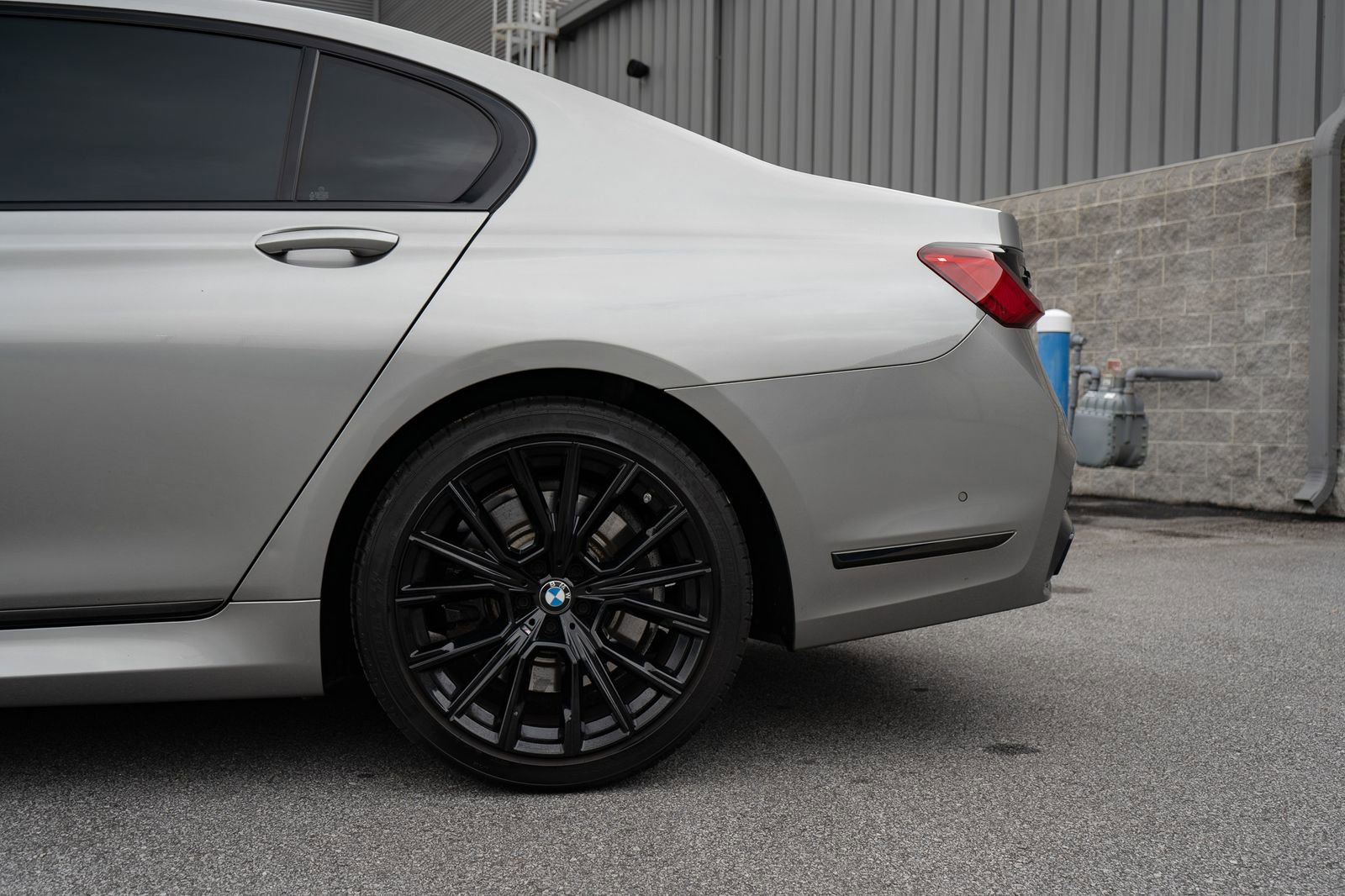 Used 2022 BMW 750i xDrive w/ Autobahn Package image 14