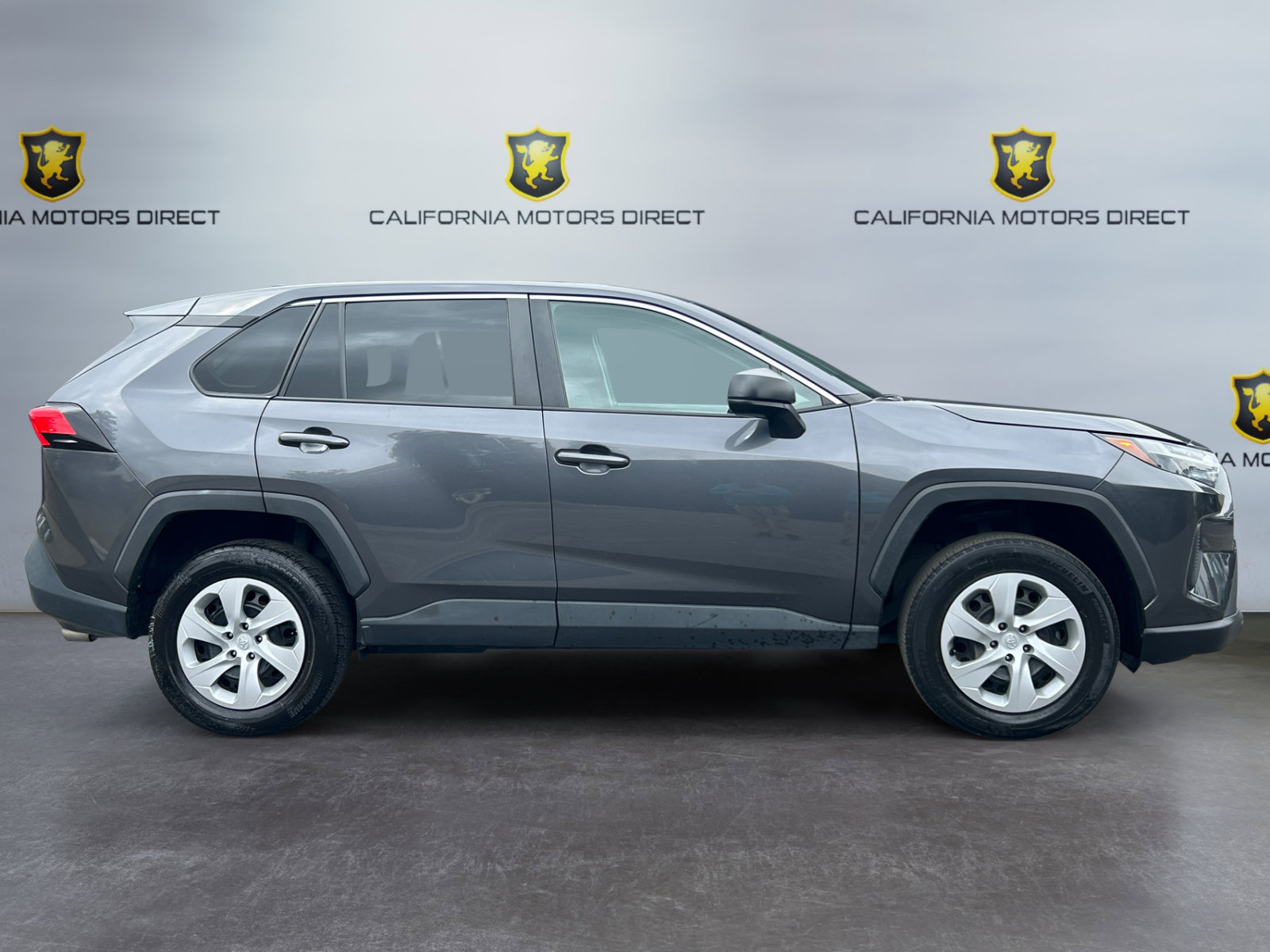 Used 2023 Toyota RAV4 LE FWD image 4