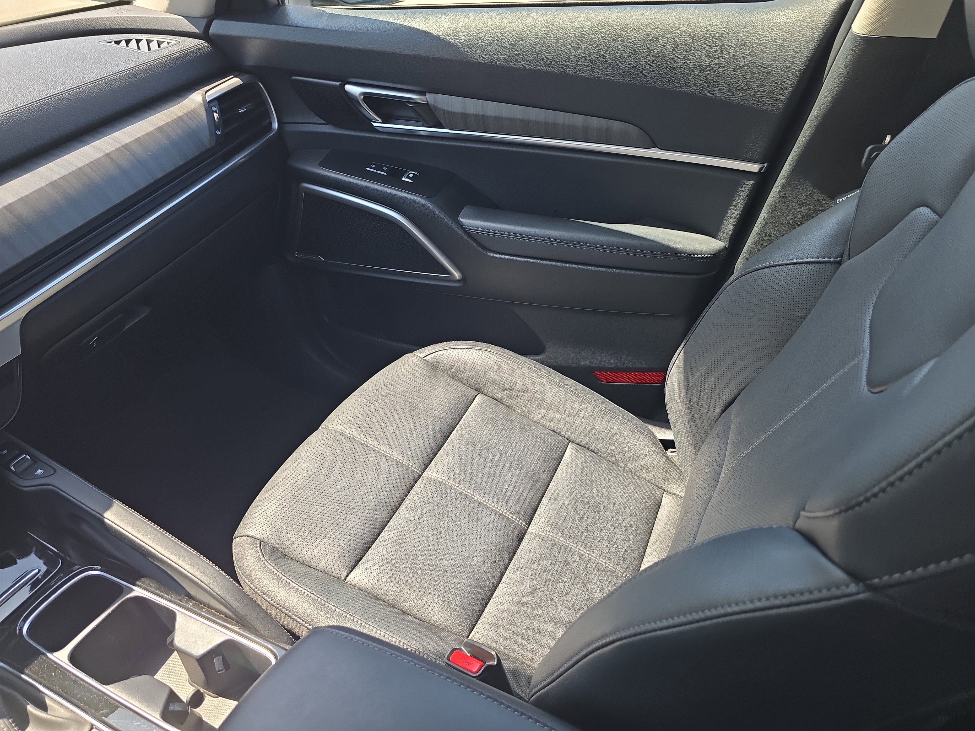 Certified 2023 Kia Telluride EX w/ EX Captain's Chair Package image 16